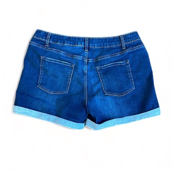Time & Tru Cuffed Denim Shorts - Picture 5 of 5